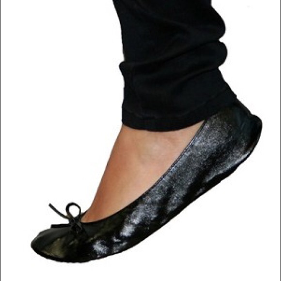 footzyrolls Shoes - Black patent collapsible flats
